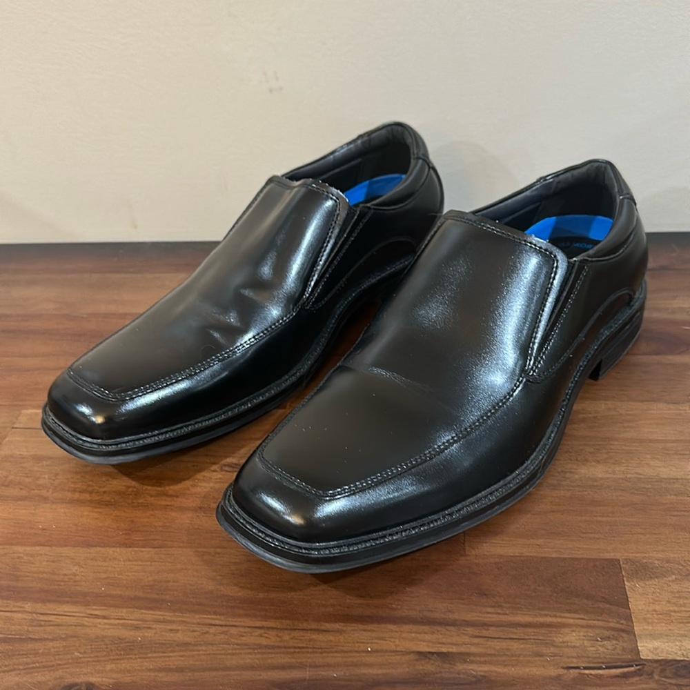 Dockers slip resistant, stain defender loafers - men's size 10M
